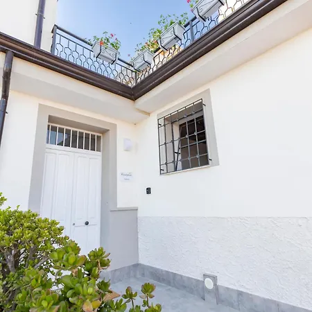 Cientopera Guest house *